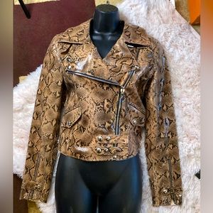NWOT BLANK NYC FAUX SNAKESKIN SNAP BUCKLE ZIP MOTO JACKET. SZ.S
